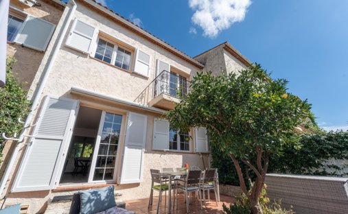 House in Esperes, Villeneuve-Loubet, France 1