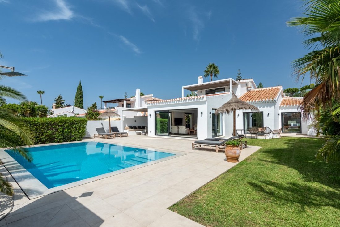 Villa in Elviria-Cabopino, Marbella, Spain 1 - 18859861