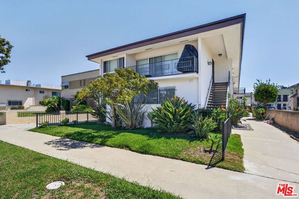 Inglewood, California, United States 2 - 18845378