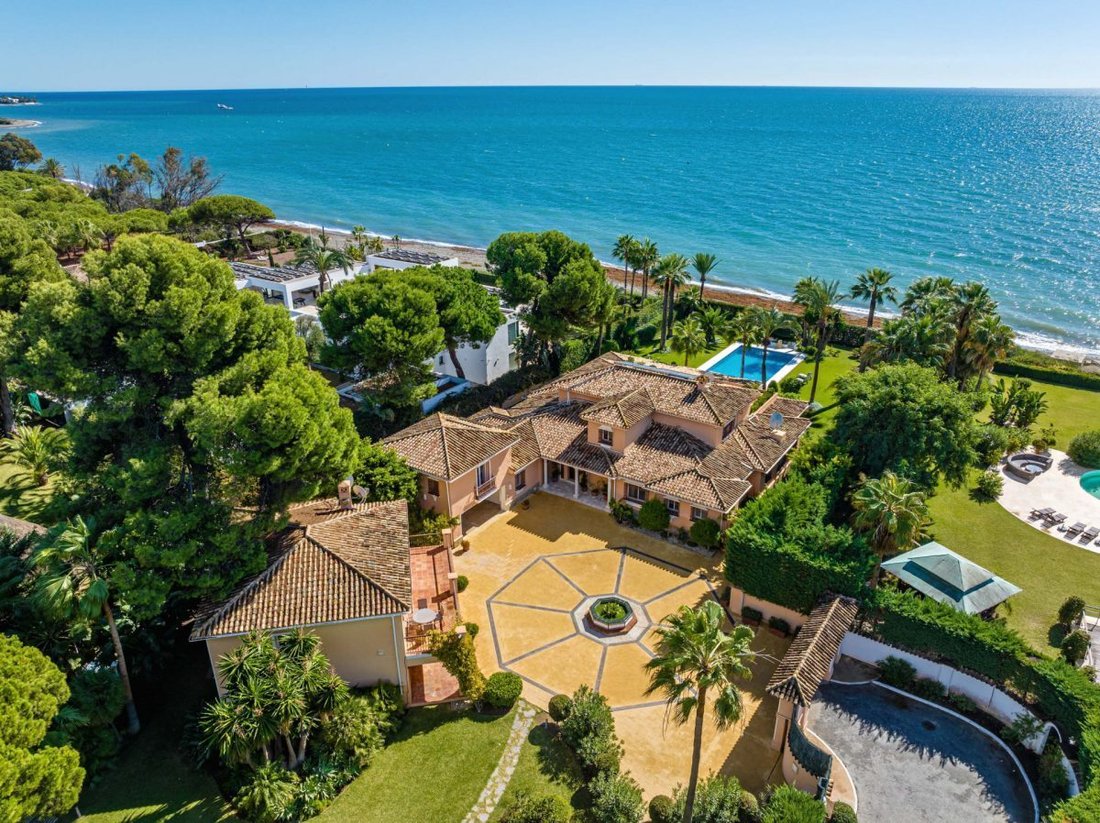 Villa in Estepona, Andalusia, Spain 1 - 18864561