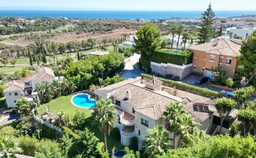 Villa in El Paraíso, Benahavis, Spain 1