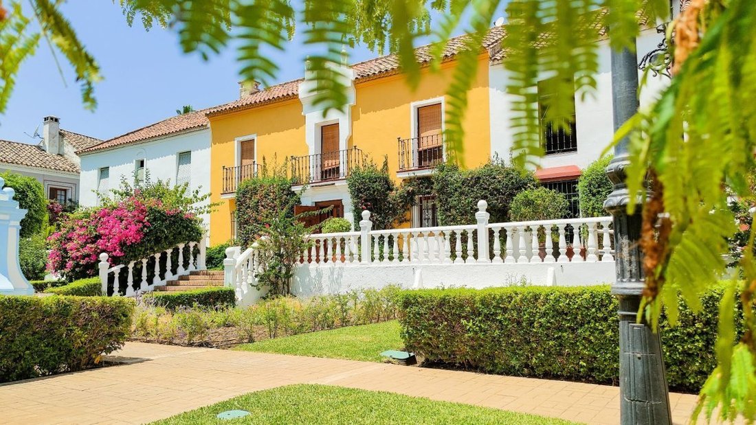 Townhouse in Guadalmina Baja, San Pedro de Alcantara, Spain 1 - 18862350