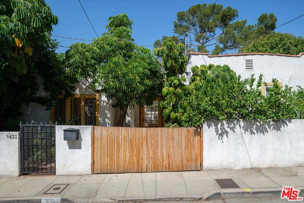Los Angeles, California, United States 3 - 18858944