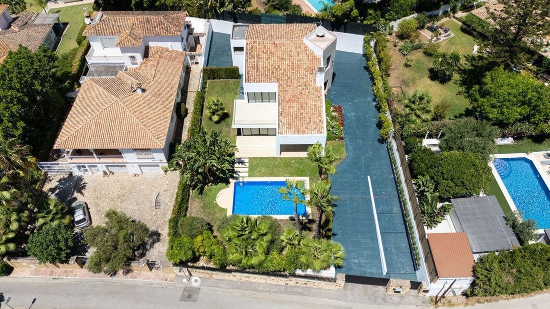 Villa in San Pedro de Alcantara, Andalusia, Spain 2 - 18860234