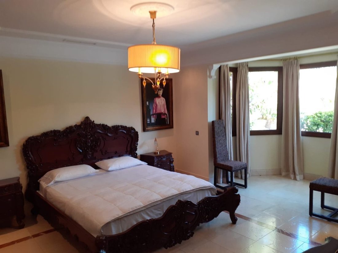 Villa in Estepona, Andalusien, Spanien 2 - 18862328