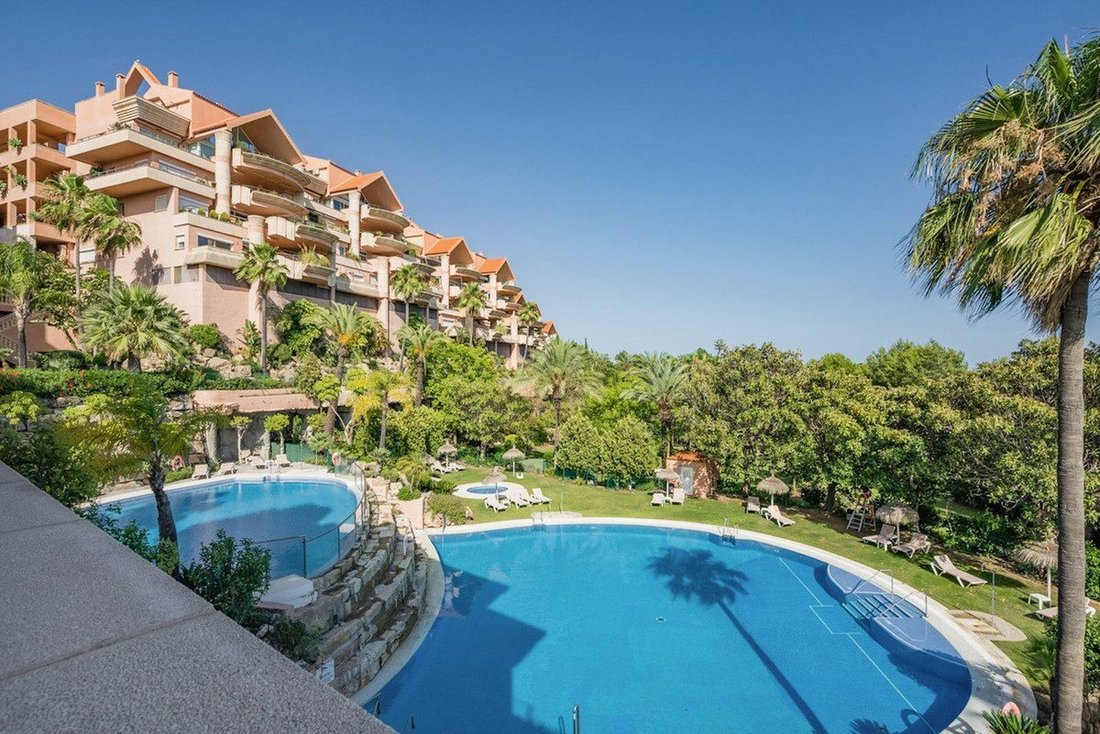 Apartment in Puerto Banus, Marbella, Spain 1 - 18862940