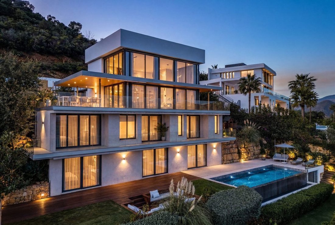 Villa in Elviria-Cabopino, Marbella, Spain 1 - 18862547