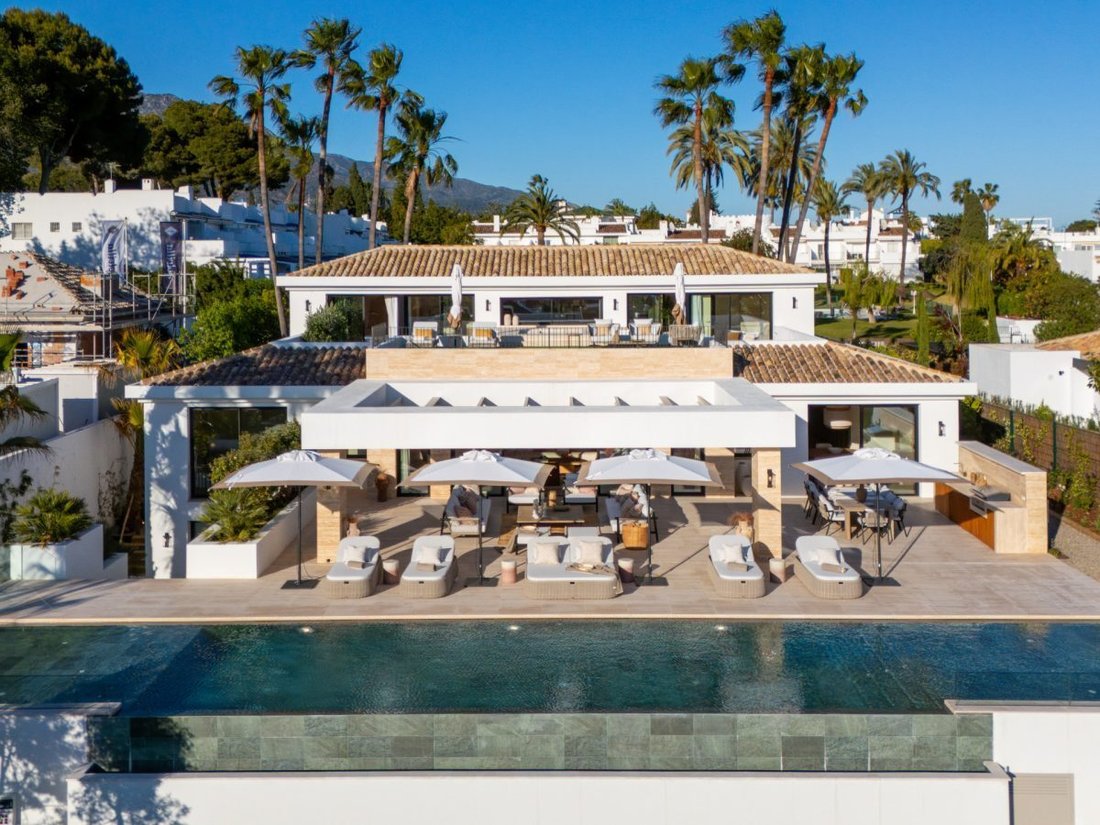 Villa in Nueva Andalucia, Marbella, Spain 2 - 18867748
