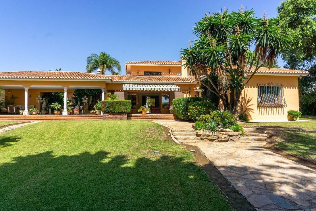 Villa in Estepona, Andalusia, Spain 3 - 18859272