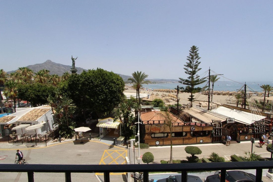 Apartment in Puerto Banus, Marbella, Spain 4 - 18861539