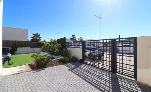 Villa in Algorfa, Valencian Community, Spain 1