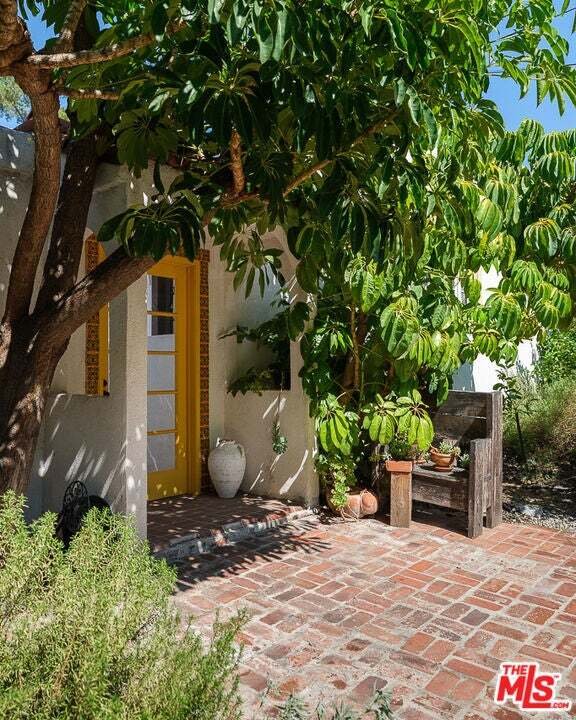 Los Angeles, California, United States 5 - 18858944