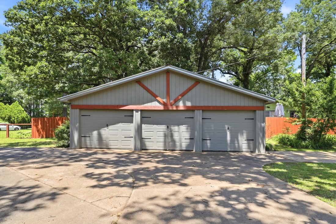 House in Gladewater, Texas, United States 5 - 18858185