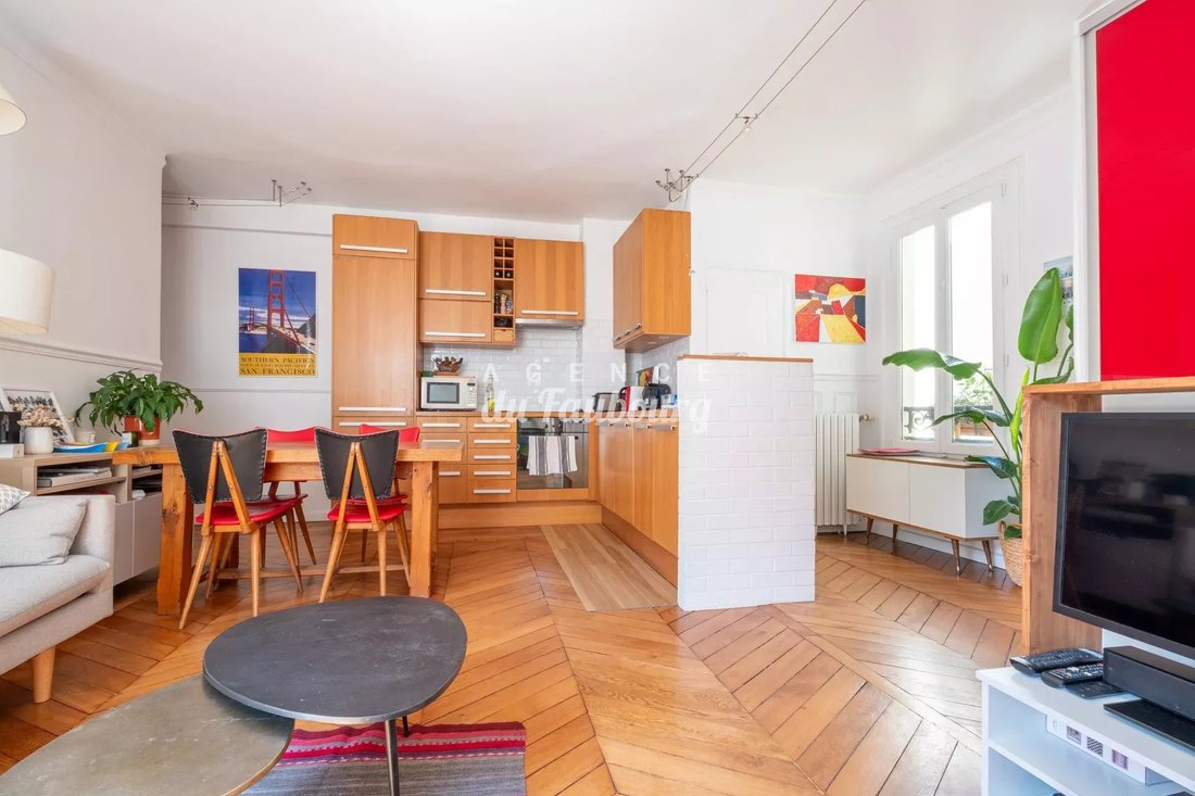 Apartment in Saint Vincent de Paul-Lariboisière, Paris 10e Arrondissement, Paris 4 - 18859636