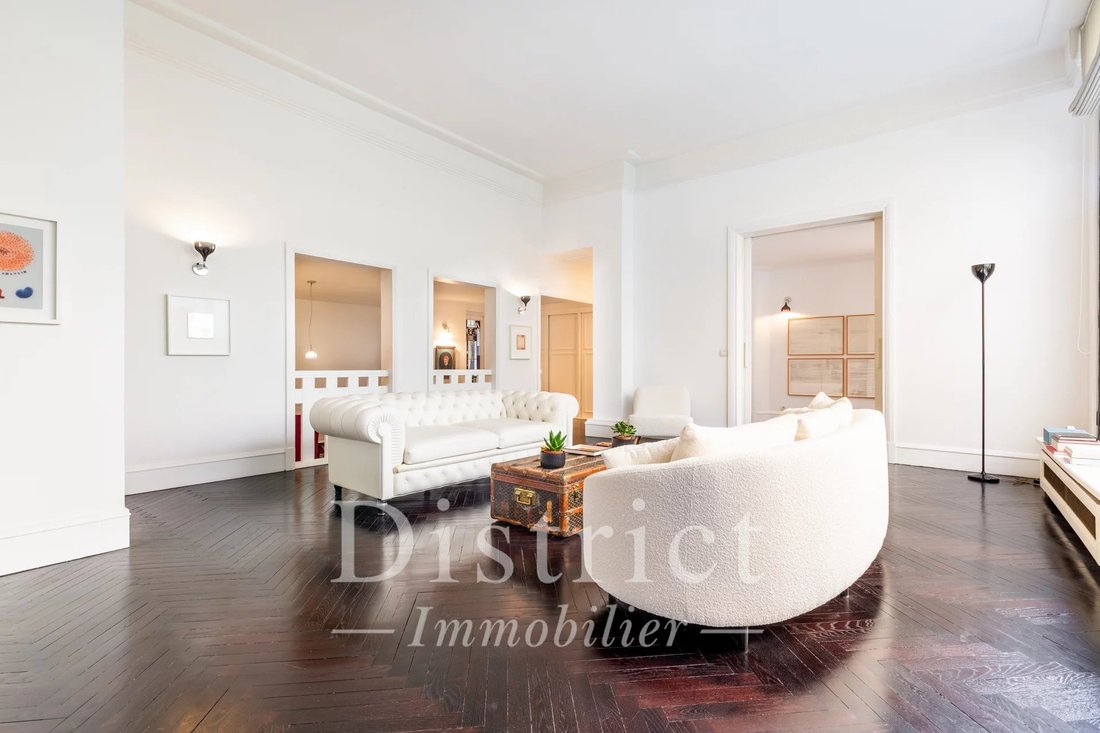 Apartment in Triangle d'Or, Paris 8e Arrondissement, Paris 5 - 18859482