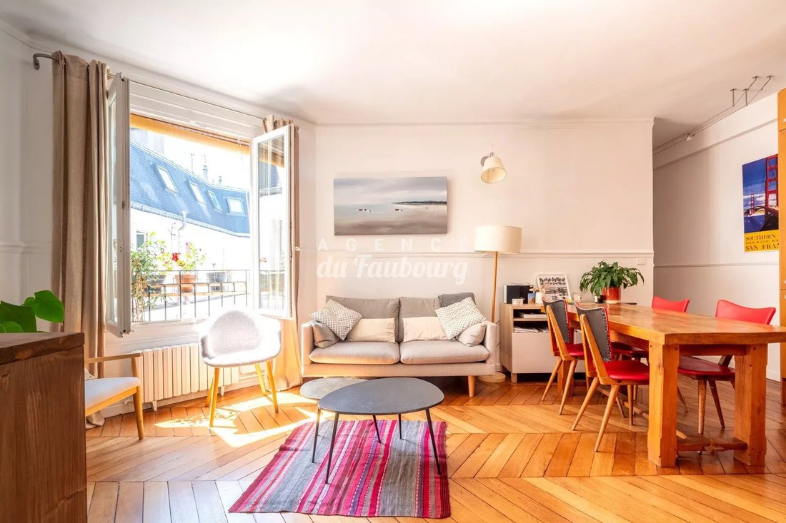 Apartment in Saint Vincent de Paul-Lariboisière, Paris 10e Arrondissement, Paris 2 - 18859636