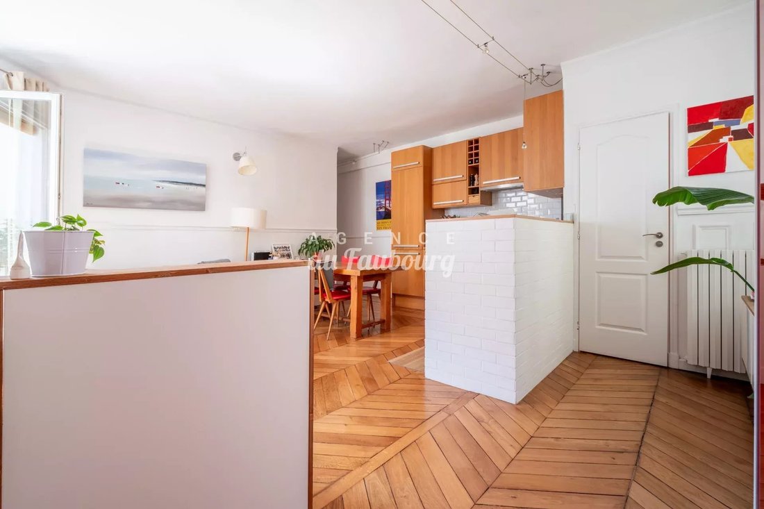 Apartment in Saint Vincent de Paul-Lariboisière, Paris 10e Arrondissement, Paris 5 - 18859636
