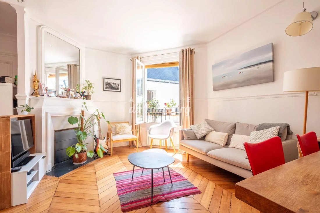 Apartment in Saint Vincent de Paul-Lariboisière, Paris 10e Arrondissement, Paris 1 - 18859636