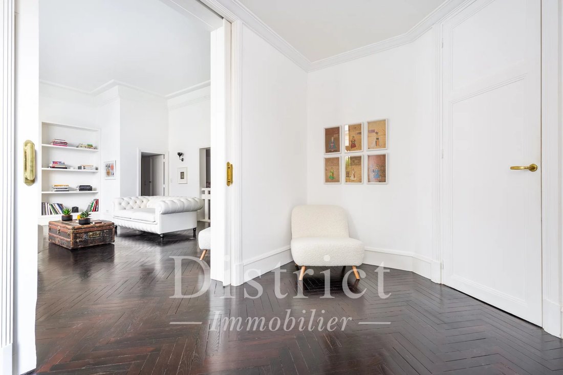 Apartment in Triangle d'Or, Paris 8e Arrondissement, Paris 1 - 18859482
