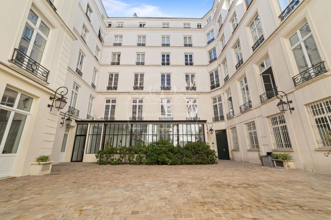 Apartment in Saint Philippe du Roule, Paris 8e Arrondissement, Paris 1 - 18859555