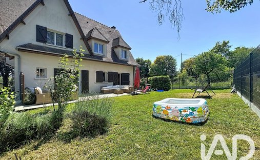 House in Montgarde, Aubergenville, France 1