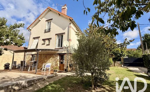 Maison à Les Louvrais, Pontoise, France 1