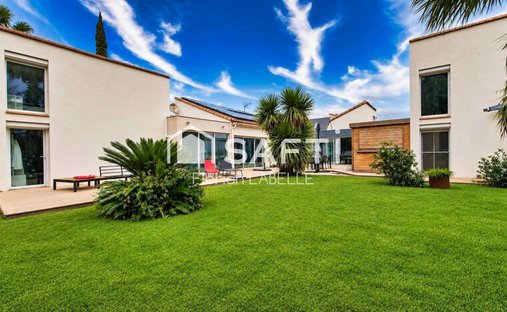 House in Ouest, Bompas, France 1