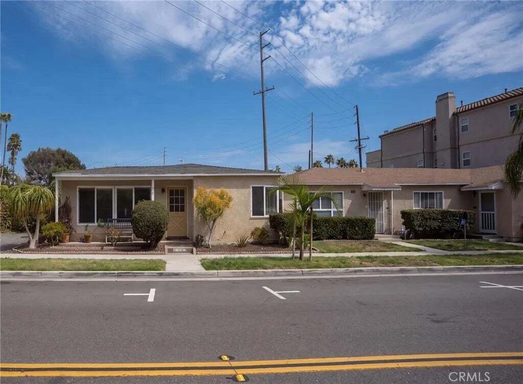 Huntington Beach, California, United States 5 - 18860366