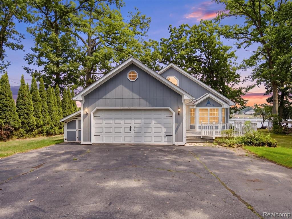House in SPRINGFLD Township, Michigan, United States 1 - 18860789