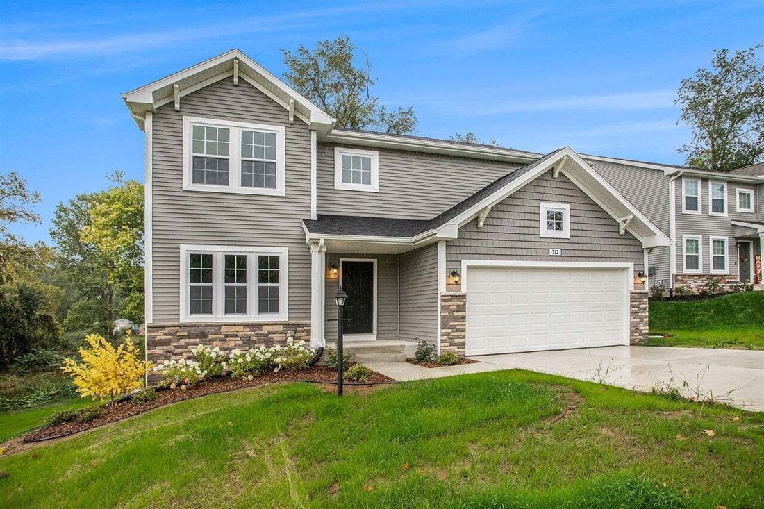 House in Alto, Michigan, United States 1 - 18860793