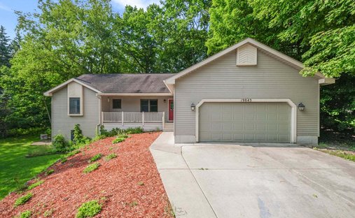 House in Lake Ann, Michigan, United States 1