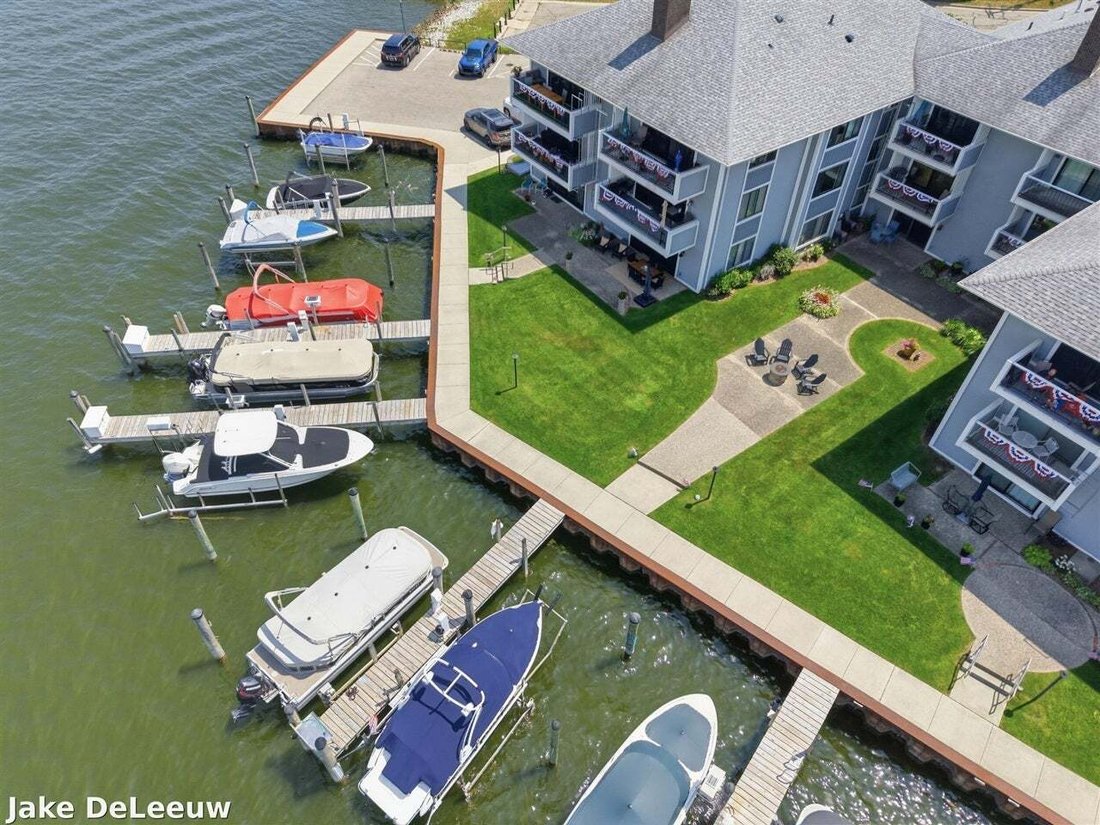 Condo in Fruitport Charter Township, Michigan, United States 4 - 18860682