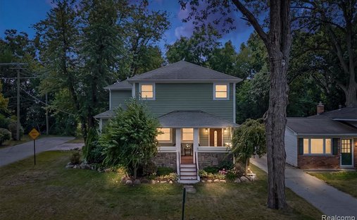 House in Sylvan Lake, Michigan, United States 1