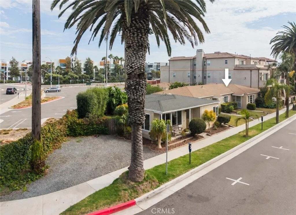 Huntington Beach, California, United States 3 - 18860366
