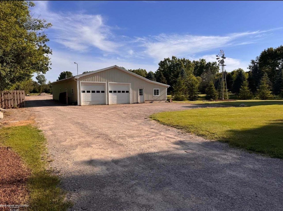 House in Almont, Michigan, United States 4 - 18860844