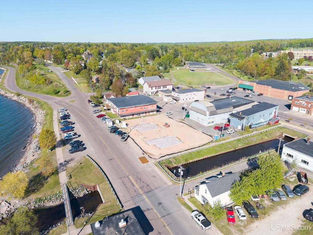 Condo in L'Anse, Michigan, United States 5 - 18860910