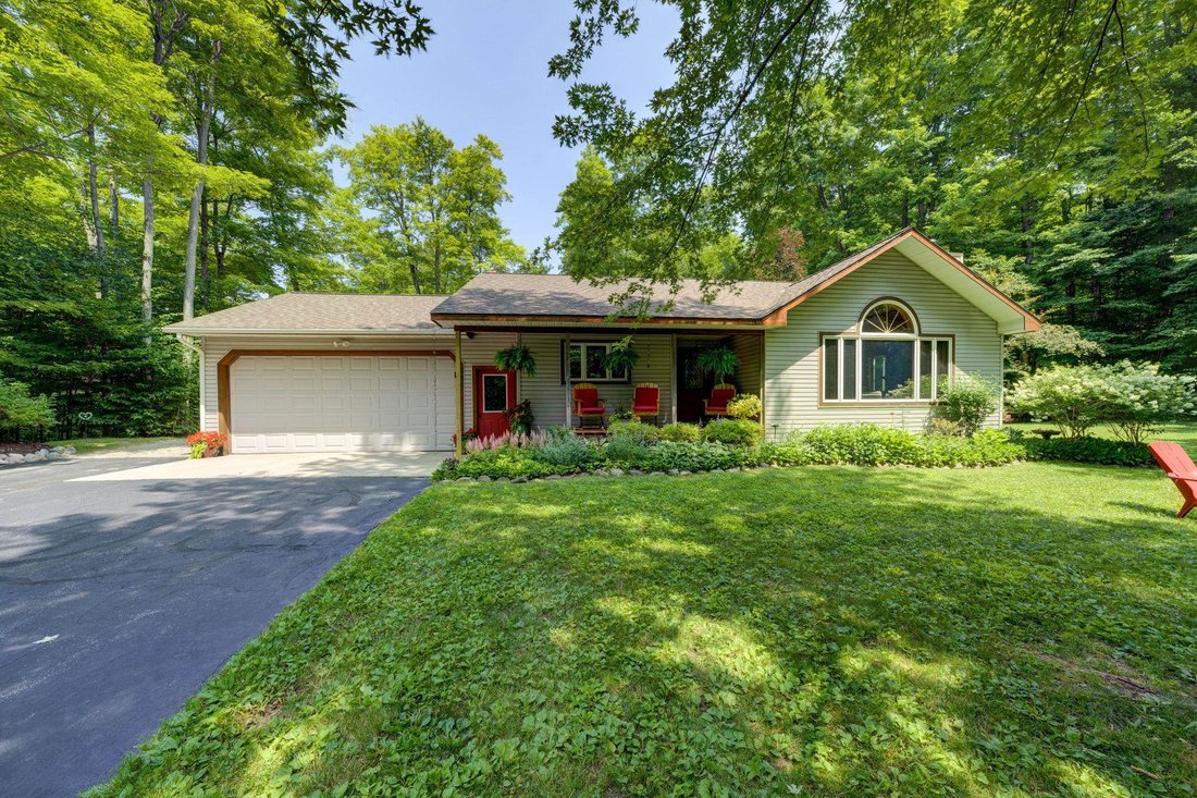 House in Glen Arbor, Michigan, United States 1 - 18861108