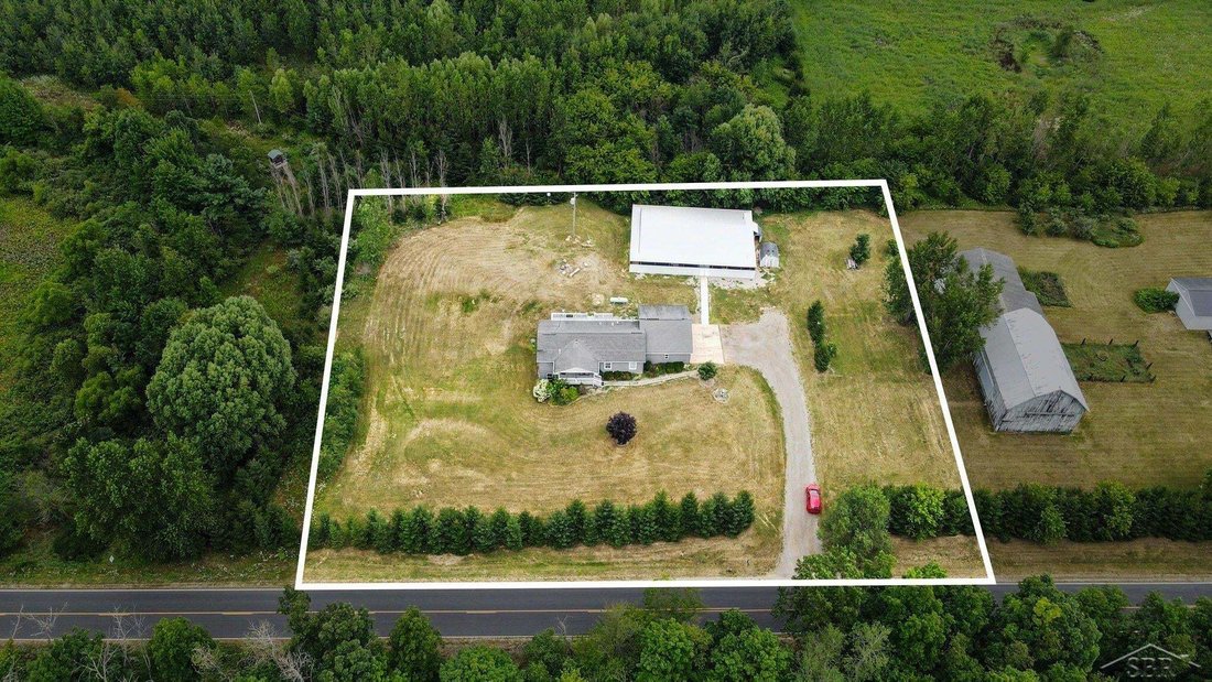 House in Fenwick, Michigan, United States 3 - 18860434