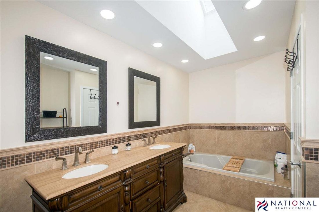House in Farmington Hills, Michigan, United States 4 - 18860836