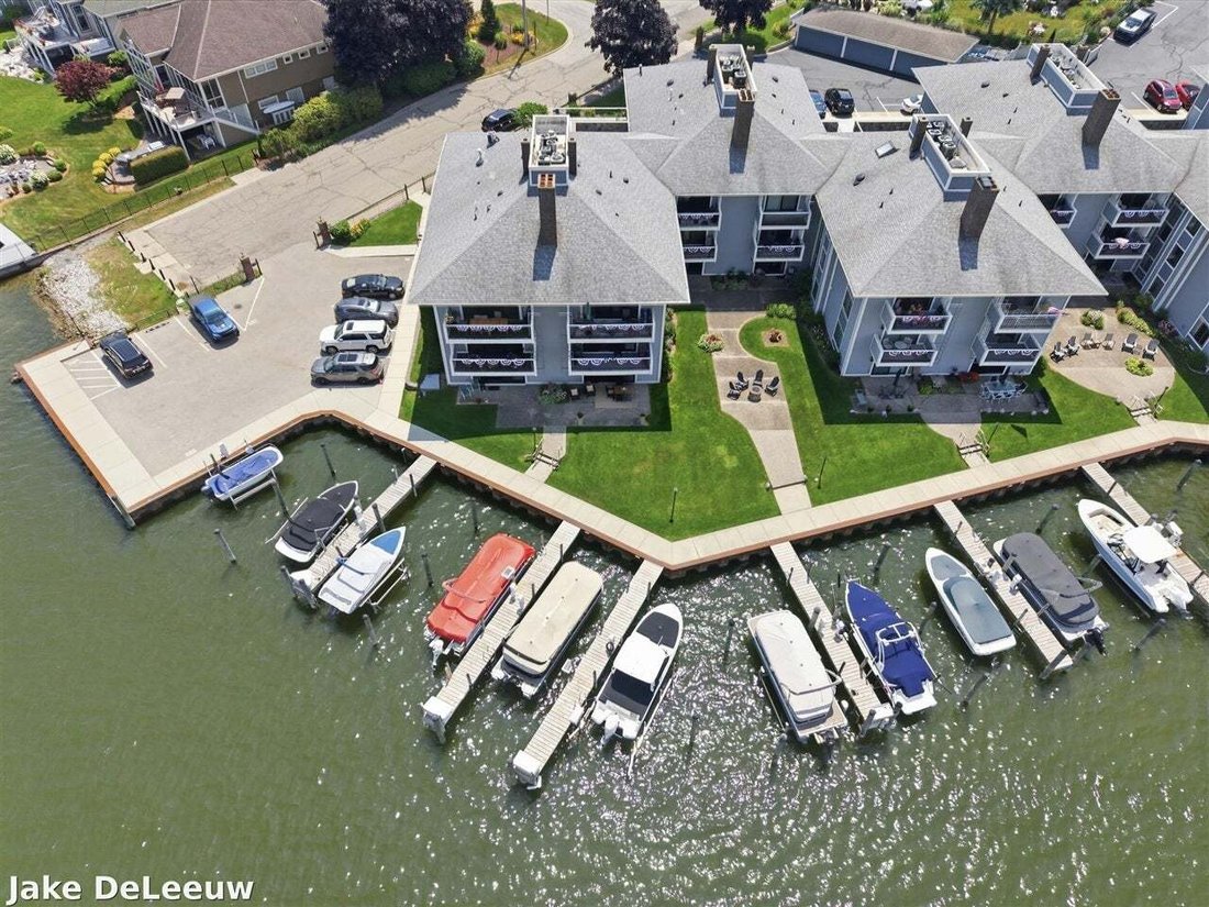 Condo in Fruitport Charter Township, Michigan, United States 3 - 18860682
