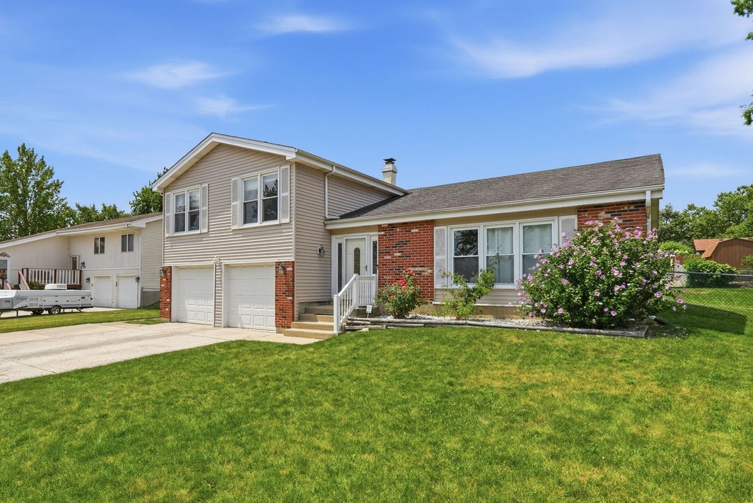 House in Bloomingdale, Illinois, United States 2 - 18860285