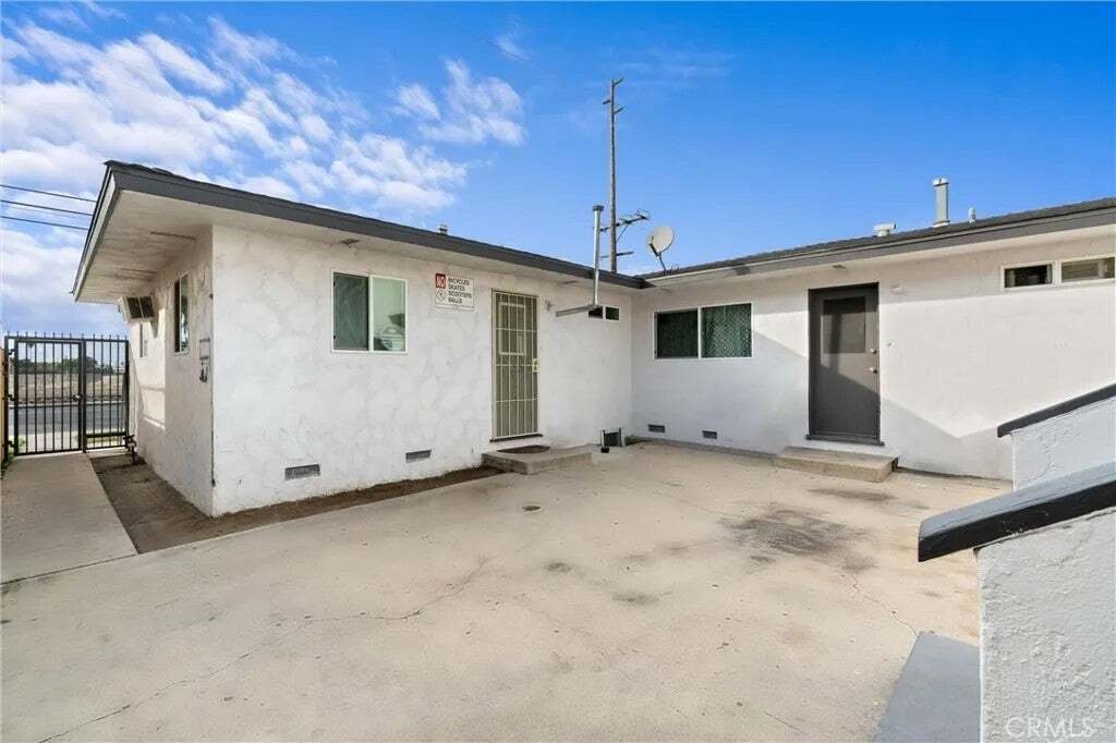 Orange, California, United States 4 - 18646592