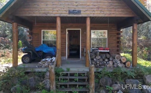 House in Michigamme Township, Michigan, United States 1
