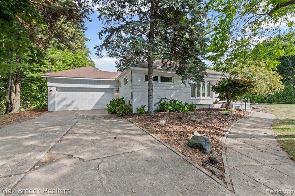 House in Sylvan Lake, Michigan, United States 1 - 18860585