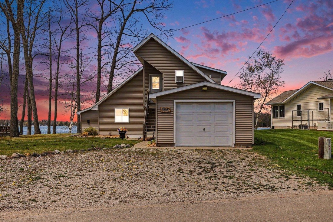 House in Hale, Michigan, United States 3 - 18860756