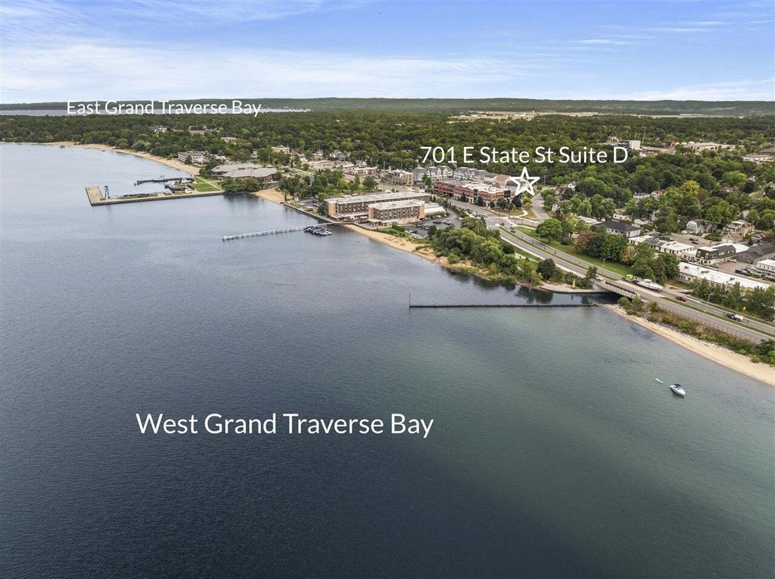 Condo in Traverse City, Michigan, United States 5 - 18861201