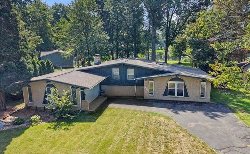 House in White Lake charter Township, Michigan, United States 1