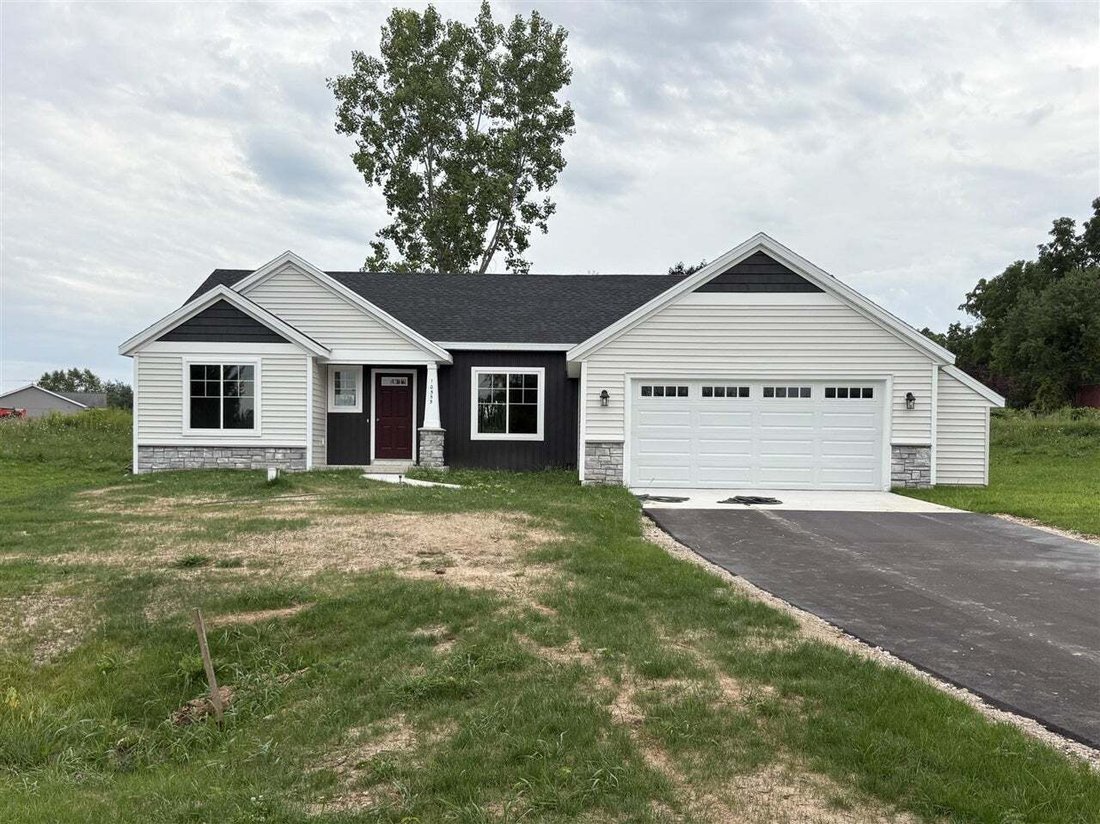 House in Alto, Michigan, United States 1 - 18860841