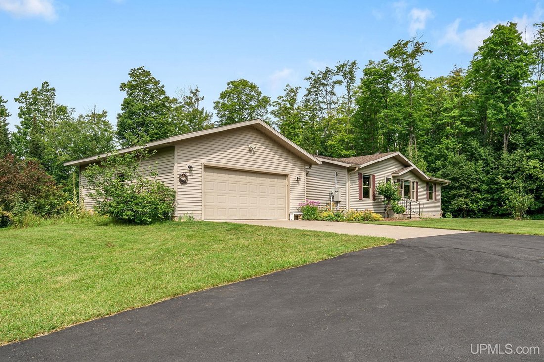 House in Chatham, Michigan, United States 3 - 18861368