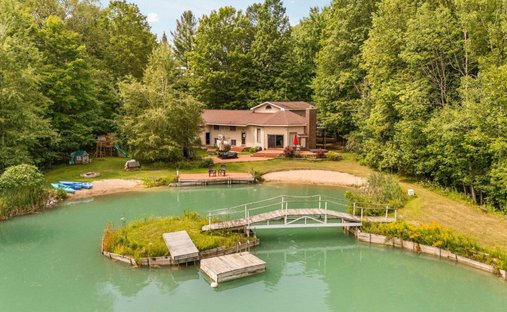 House in Fife Lake, Michigan, United States 1